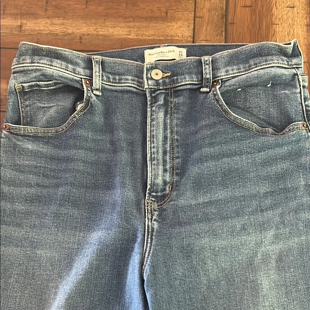 Abercrombie & Fitch size 32 “The Flare Ultra High Rise” EUC - Picture 1 of 7